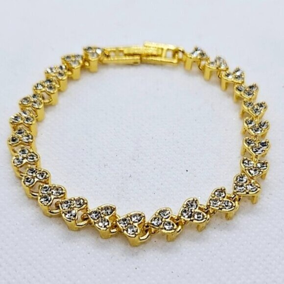 Gold-Color Simple Heart Shaped Rhinestone Buckle Bracelet NWT - Picture 1 of 8